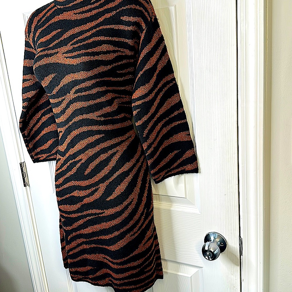 Leopard print, Sis?!!!! He will stand out in this ensemble. This is fitted for u - Picture 6 of 12